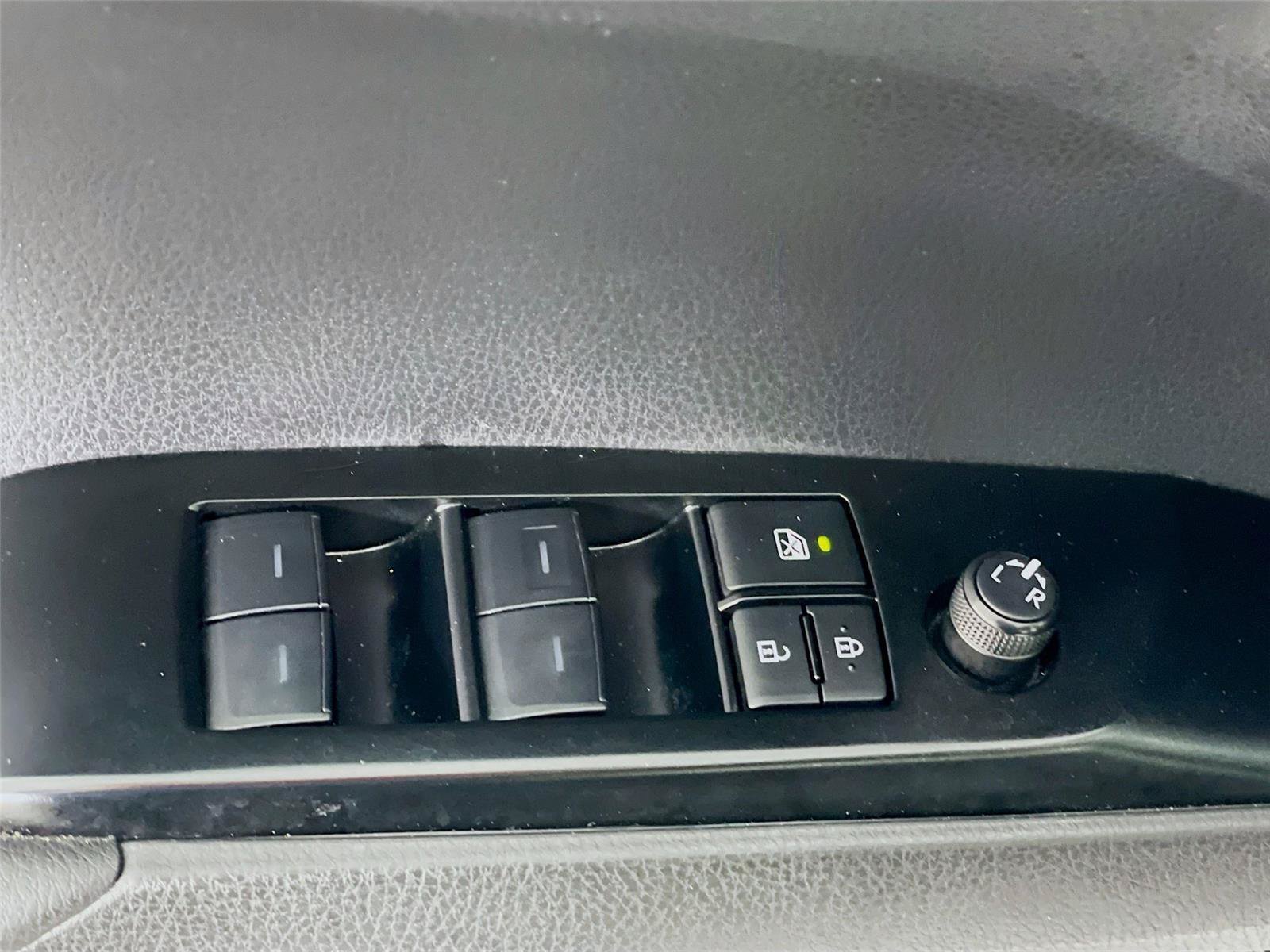Used 2025 Toyota Camry LE w/ Convenience Package FWD image 21