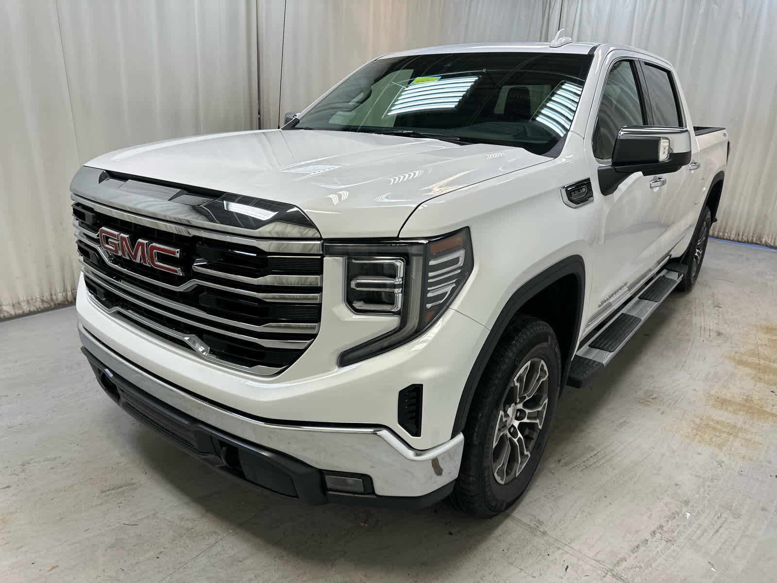 New 2026 GMC Sierra 1500 SLT w/ SLT Convenience Package image 10