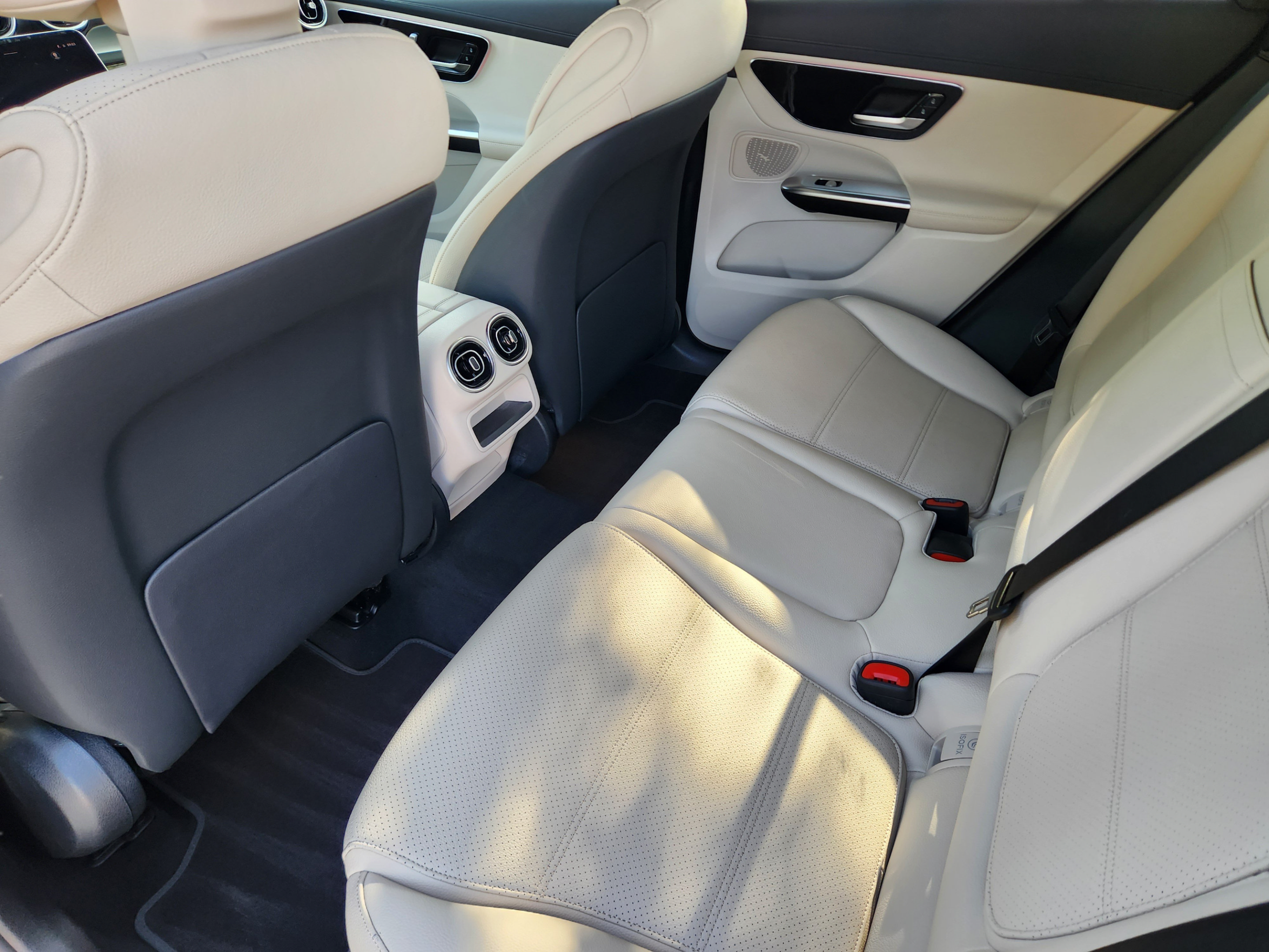 Used 2025 Mercedes-Benz GLC 300 image 26