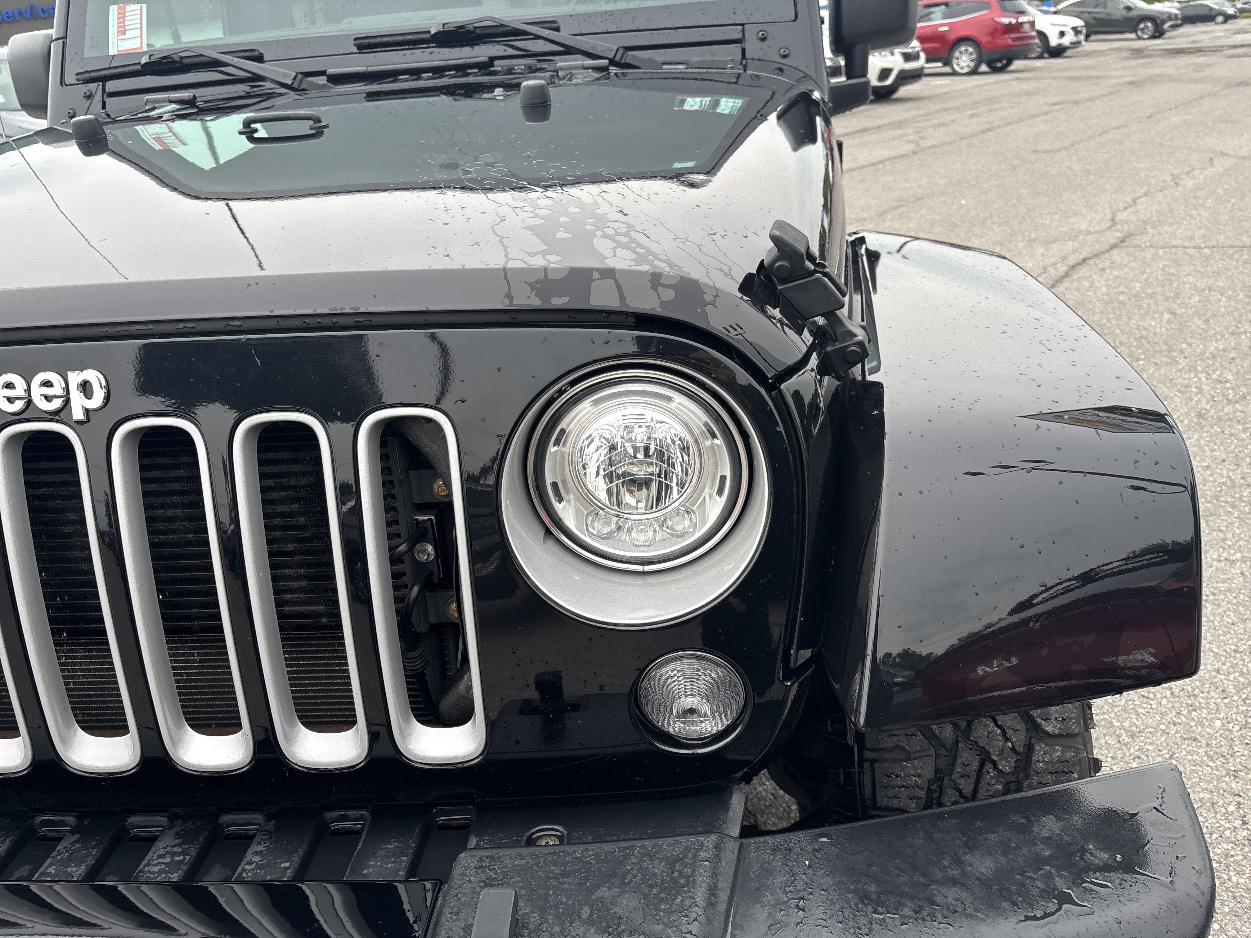 Used 2017 Jeep Wrangler Unlimited Sahara AWD/4WD image 9