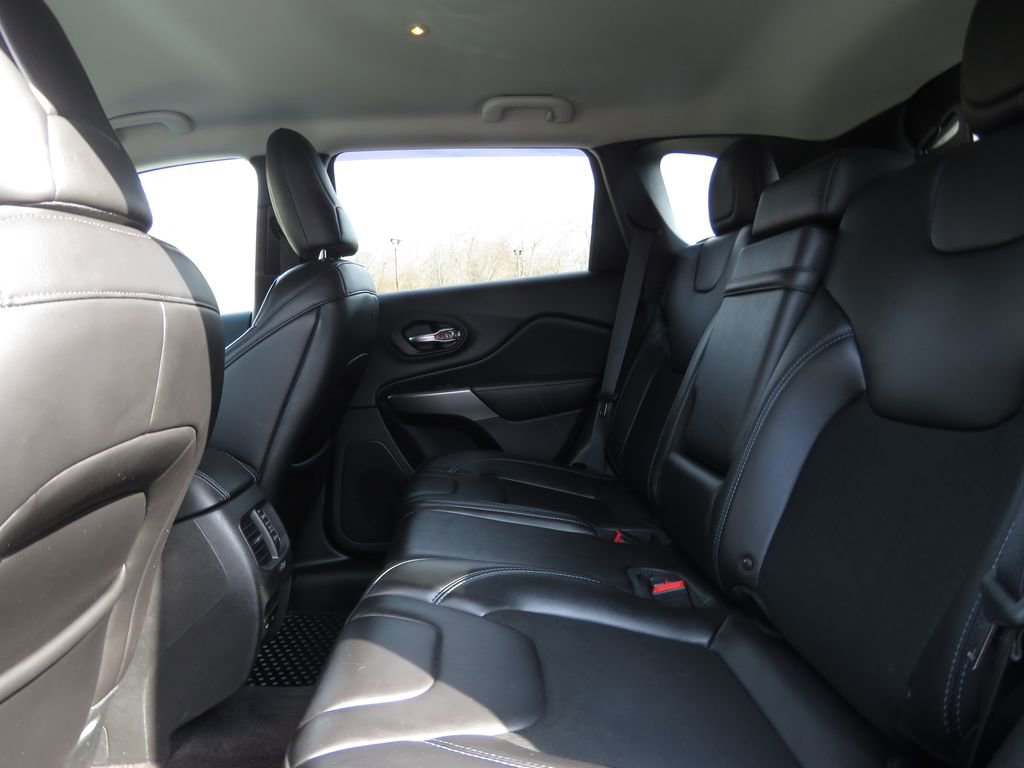 Used 2019 Jeep Cherokee Latitude Plus w/ Cold Weather Group image 19