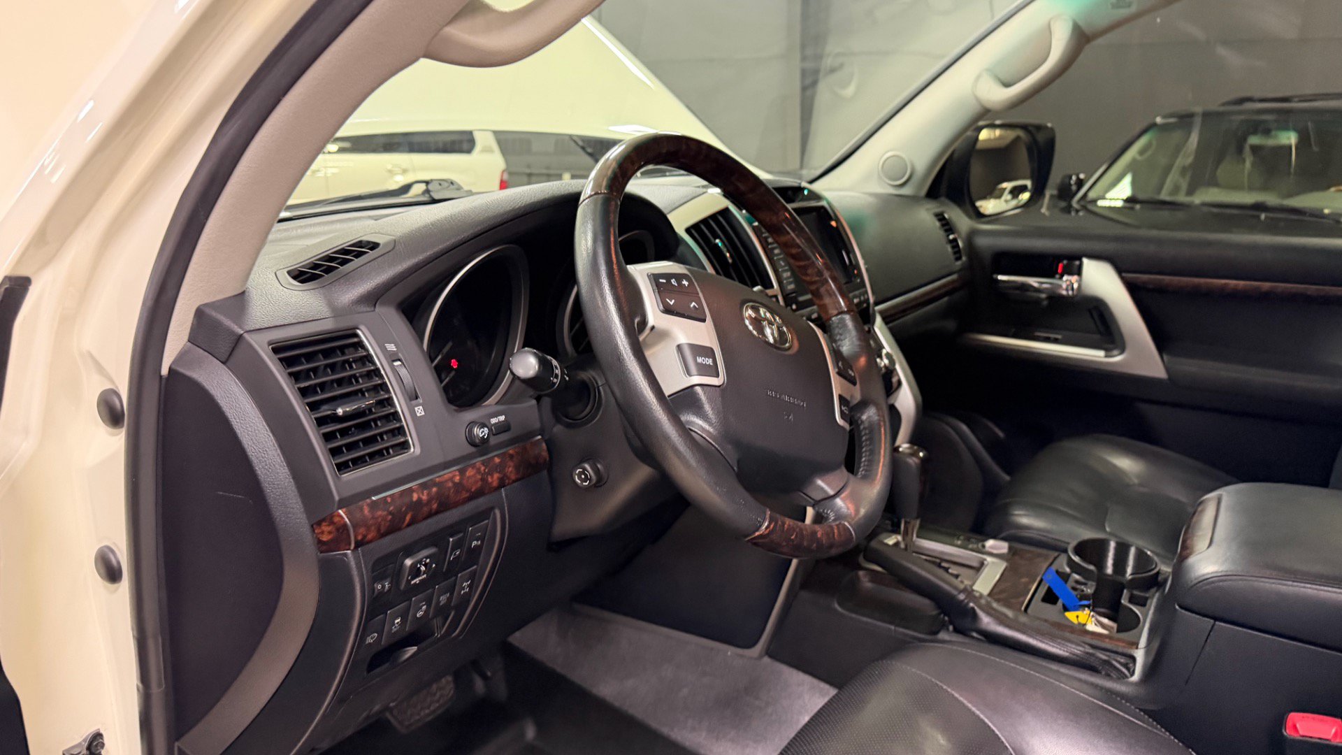 Used 2014 Toyota Land Cruiser AWD/4WD image 22