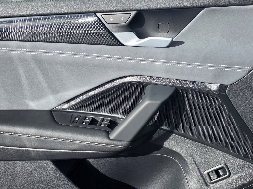 New 2026 Volkswagen Tiguan SE R-Line image 3