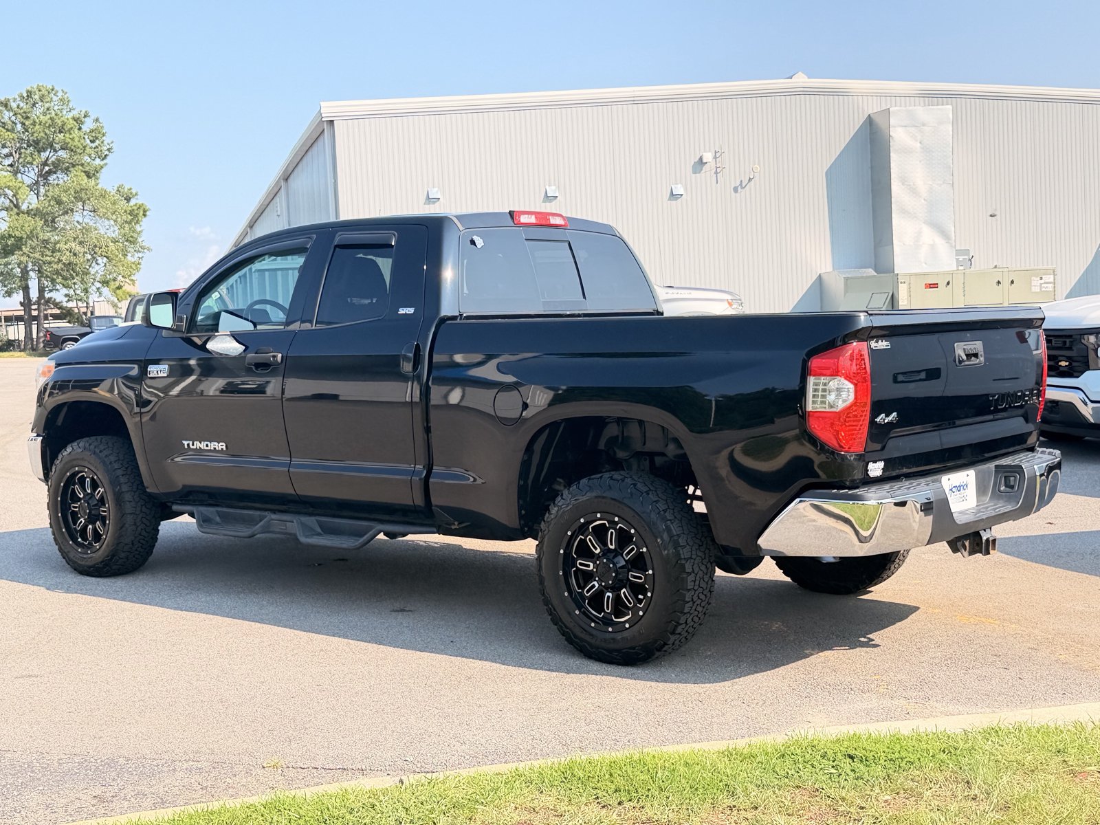 Used 2017 Toyota Tundra SR5 AWD/4WD image 10