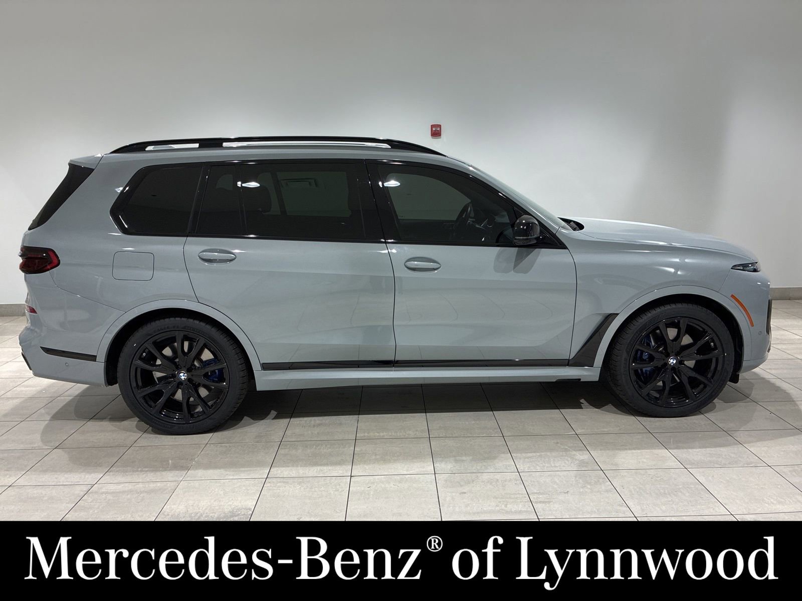 Used 2025 BMW X7 M60i AWD/4WD image 3