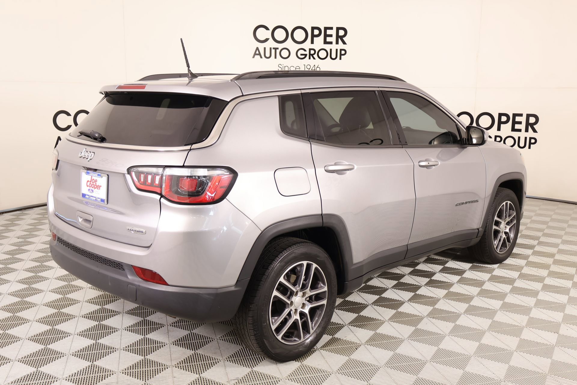 Used 2018 Jeep Compass Latitude FWD image 20