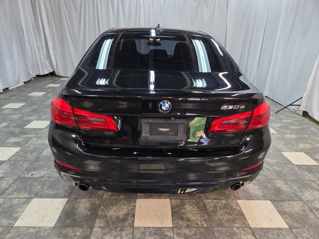Used 2019 BMW 530e xDrive w/ Convenience Package AWD/4WD image 4