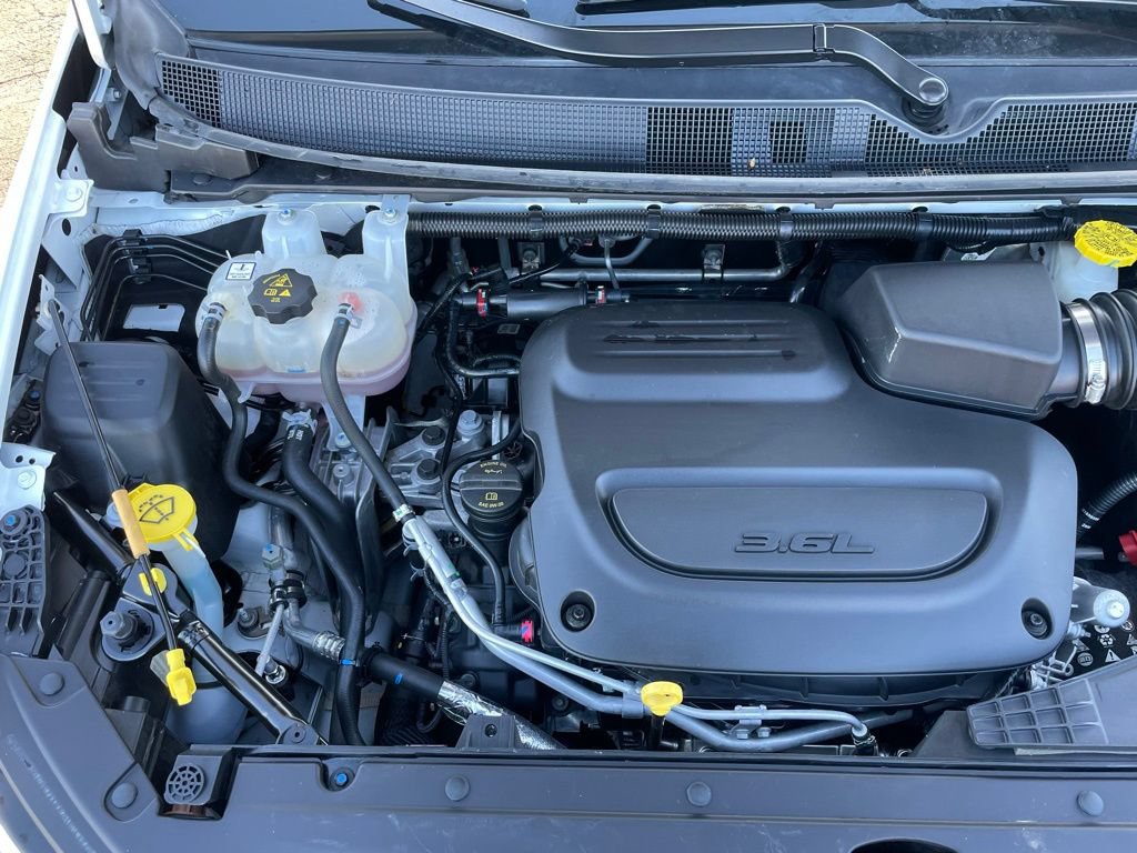 Used 2025 Chrysler Pacifica Limited FWD image 40