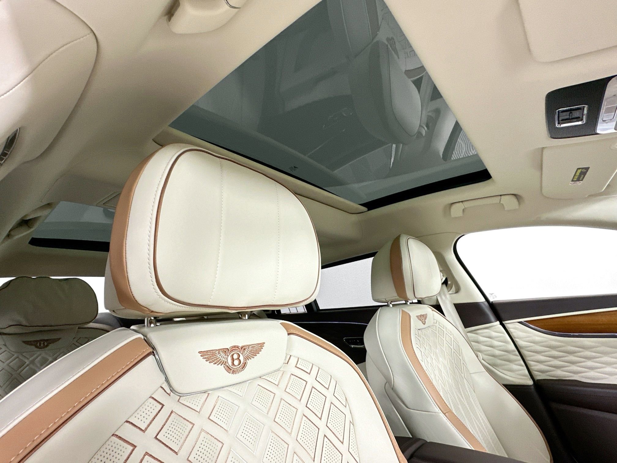 Used 2023 Bentley Flying Spur Plug-In Hybrid image 22