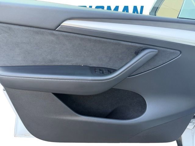 Used 2023 Tesla Model Y Long Range image 18