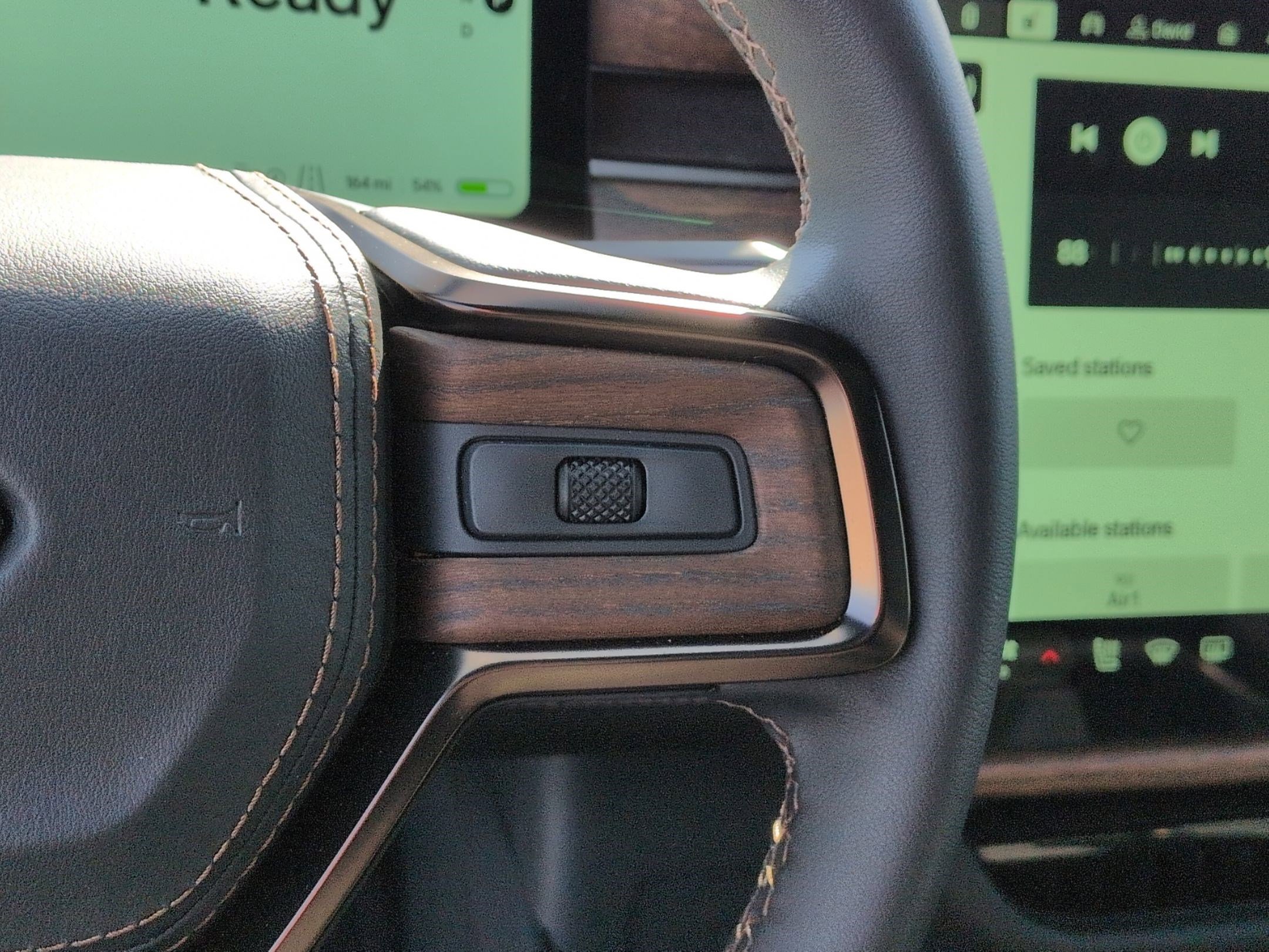 Used 2026 Rivian R1S Premium AWD/4WD image 19