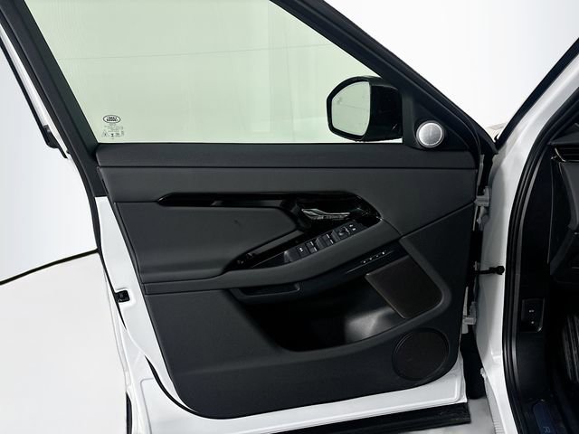 Used 2026 Land Rover Range Rover Evoque Dynamic SE AWD/4WD image 11