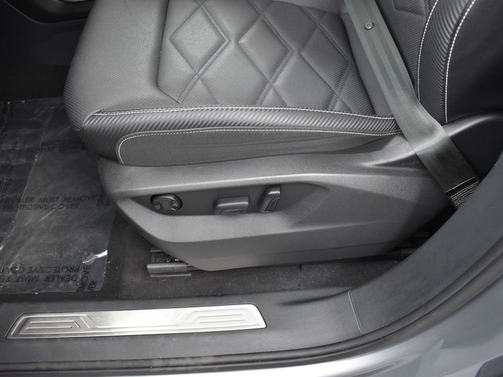 Used 2024 Volkswagen Atlas Cross Sport SE image 12