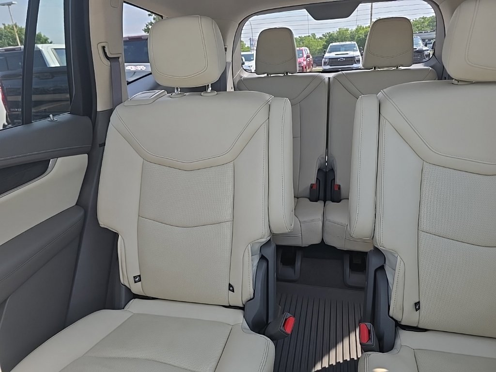 Used 2022 Cadillac XT6 Premium Luxury w/ Technology Package AWD/4WD image 16