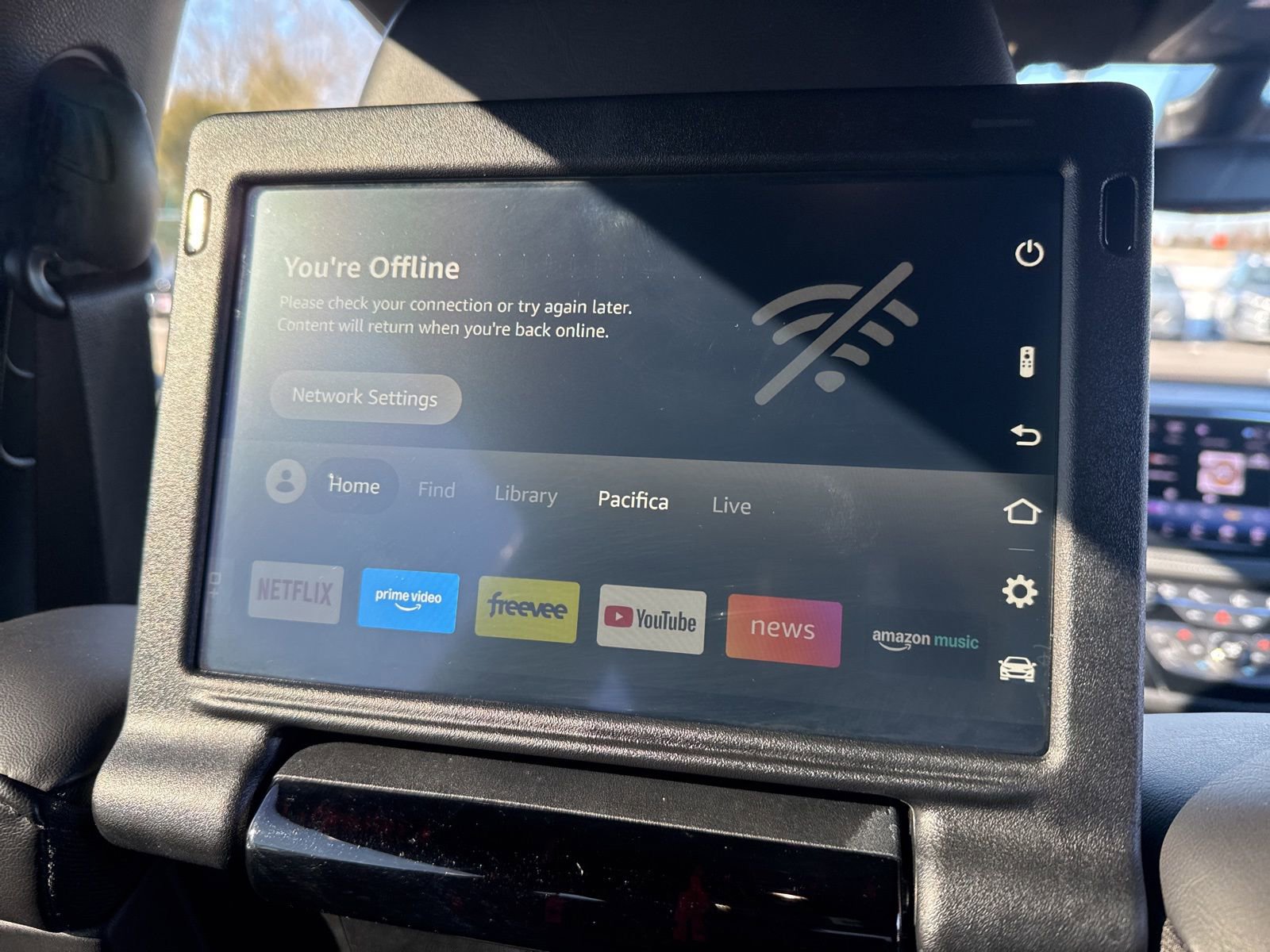 Used 2023 Chrysler Pacifica Touring-L w/ Uconnect Theater Family Group image 26