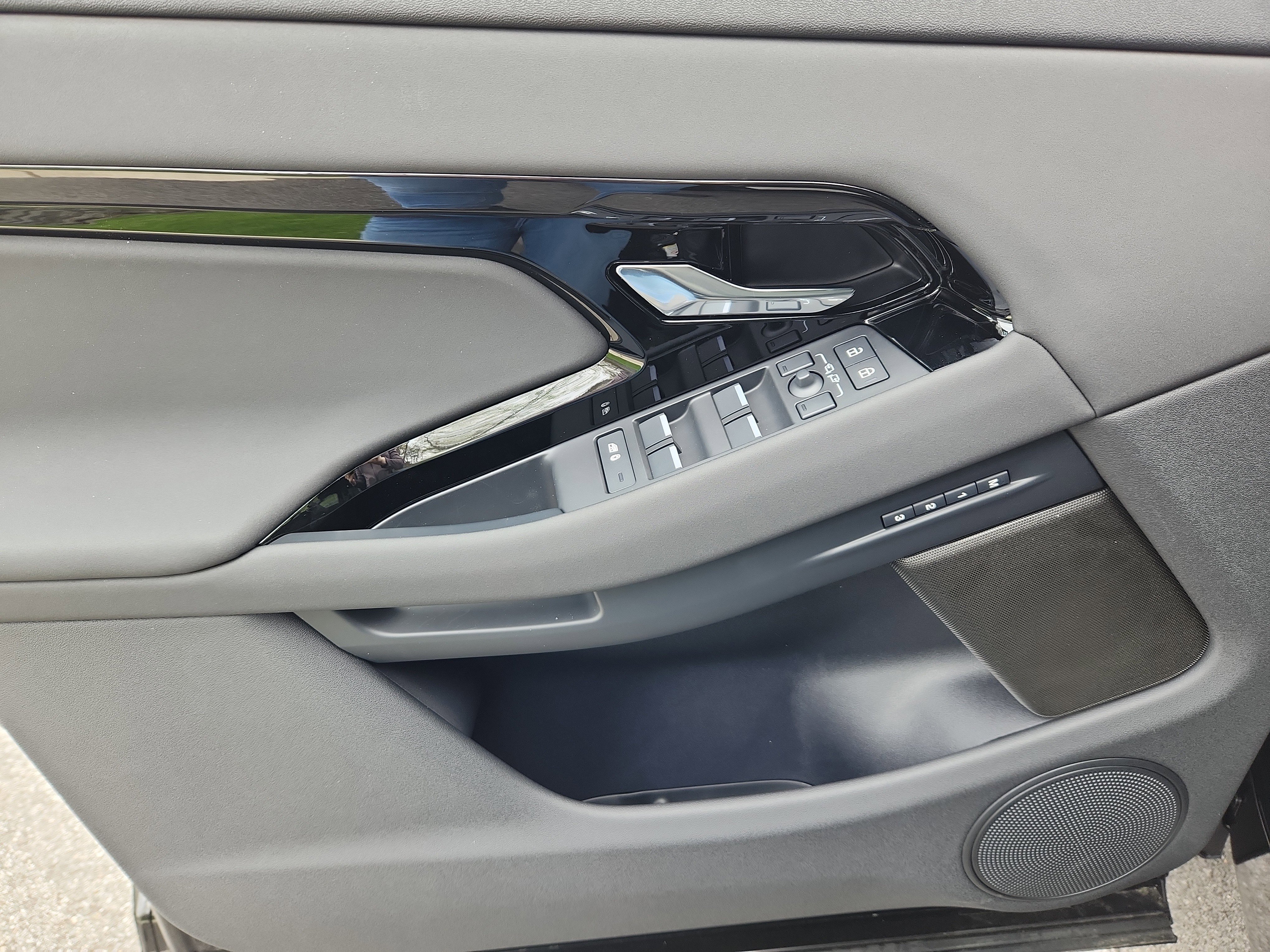 New 2026 Land Rover Range Rover Evoque S image 24