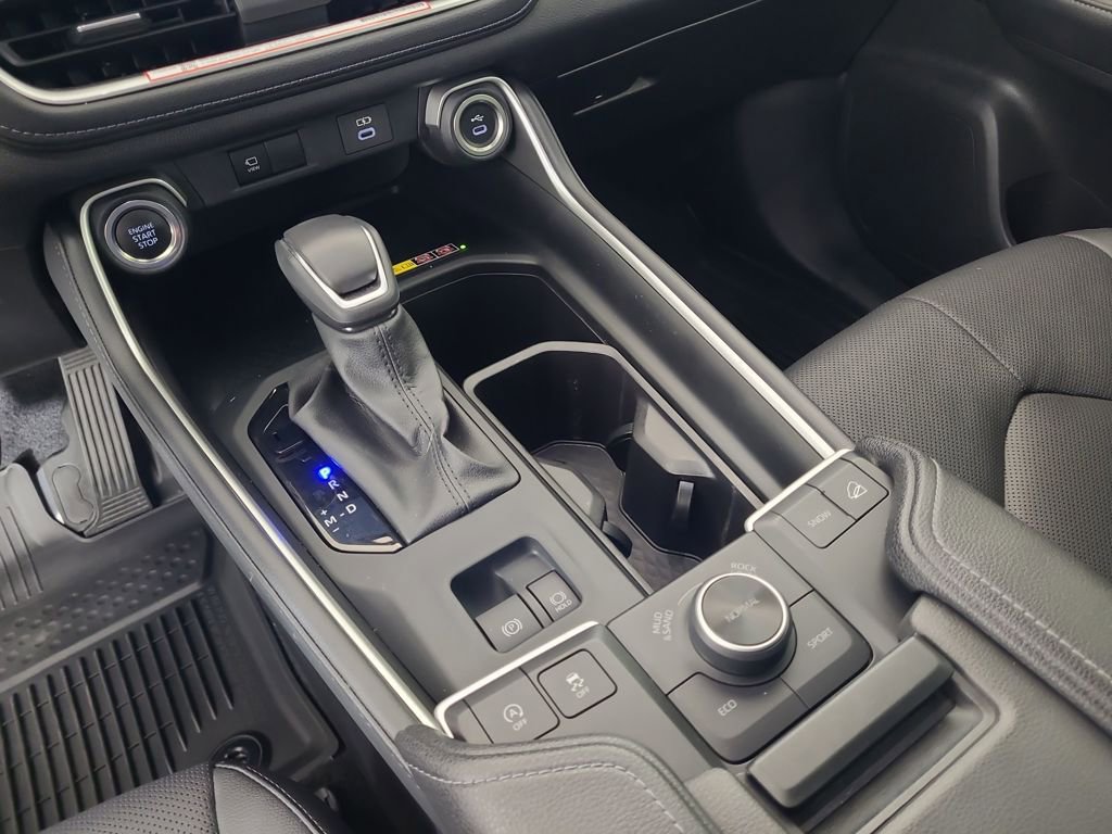 Used 2025 Toyota Grand Highlander AWD image 17