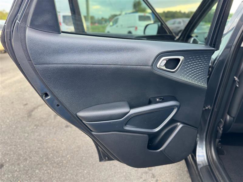 Used 2020 Kia Soul S image 28