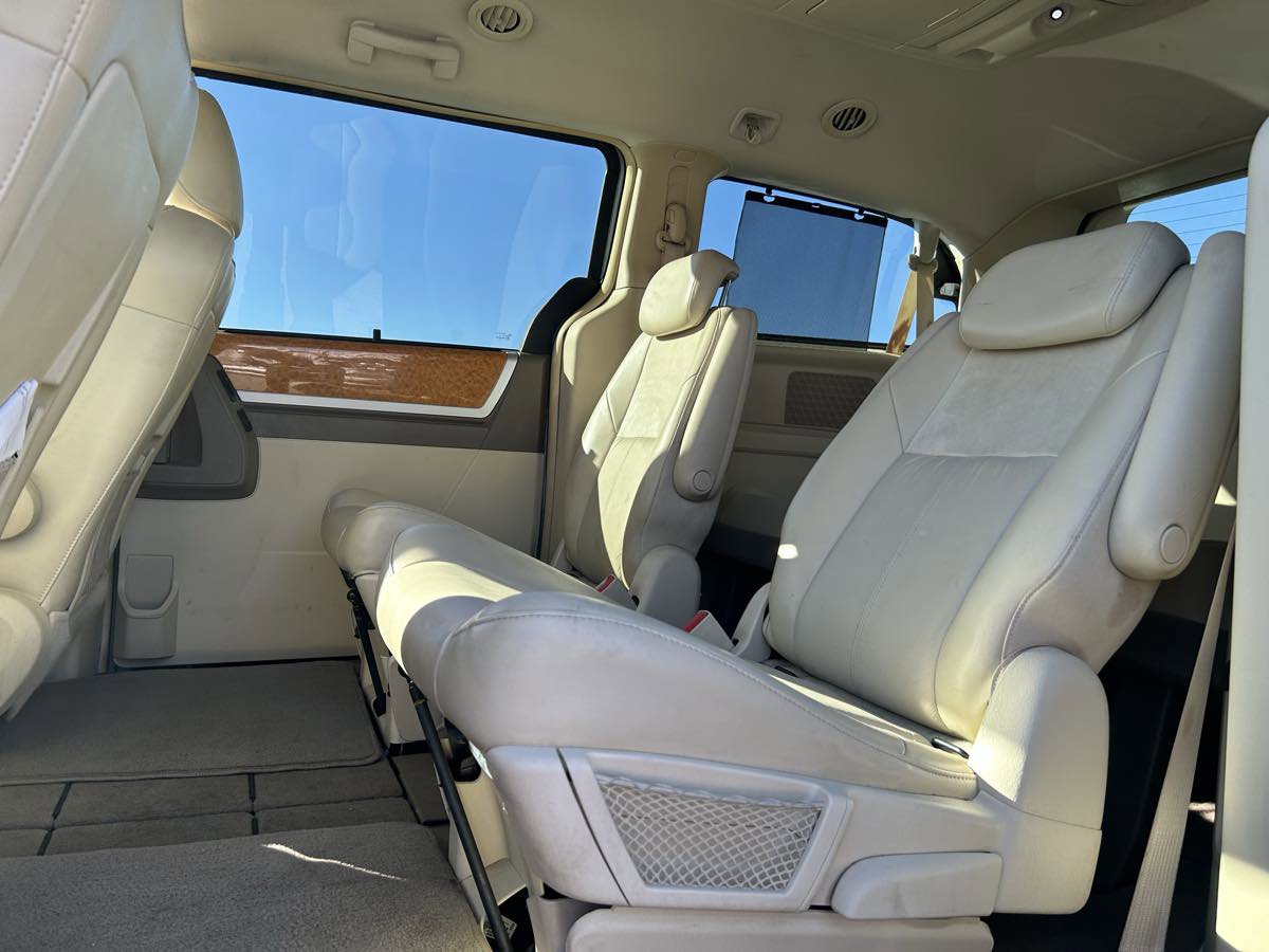 Used 2010 Chrysler Town & Country Limited FWD image 22