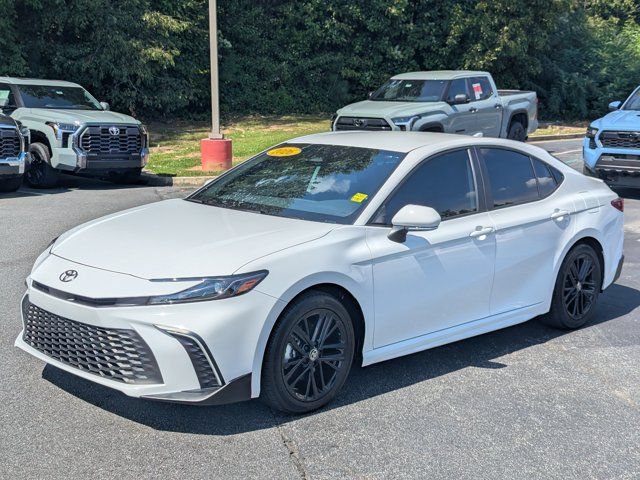 Used 2026 Toyota Camry SE FWD image 3