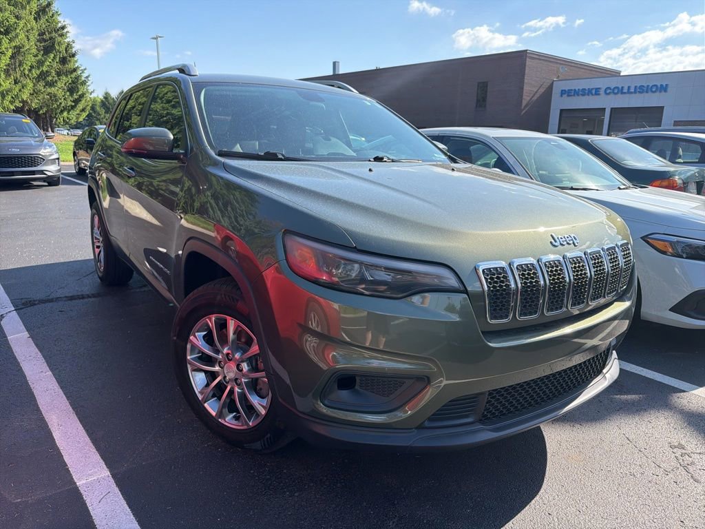 Used 2019 Jeep Cherokee Latitude Plus w/ Cold Weather Group AWD/4WD image 4