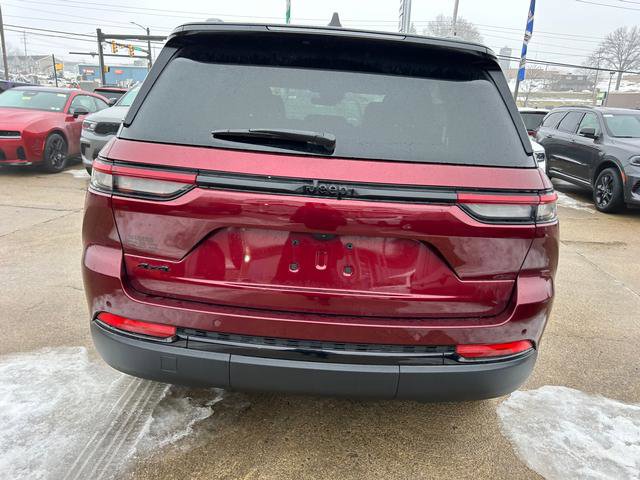 New 2025 Jeep Grand Cherokee Limited w/ Trailer Tow Package image 5