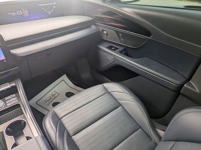 Used 2025 Lincoln Nautilus Reserve image 16