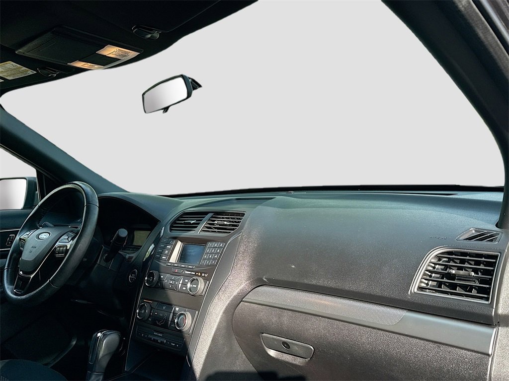 Used 2018 Ford Explorer XLT image 31