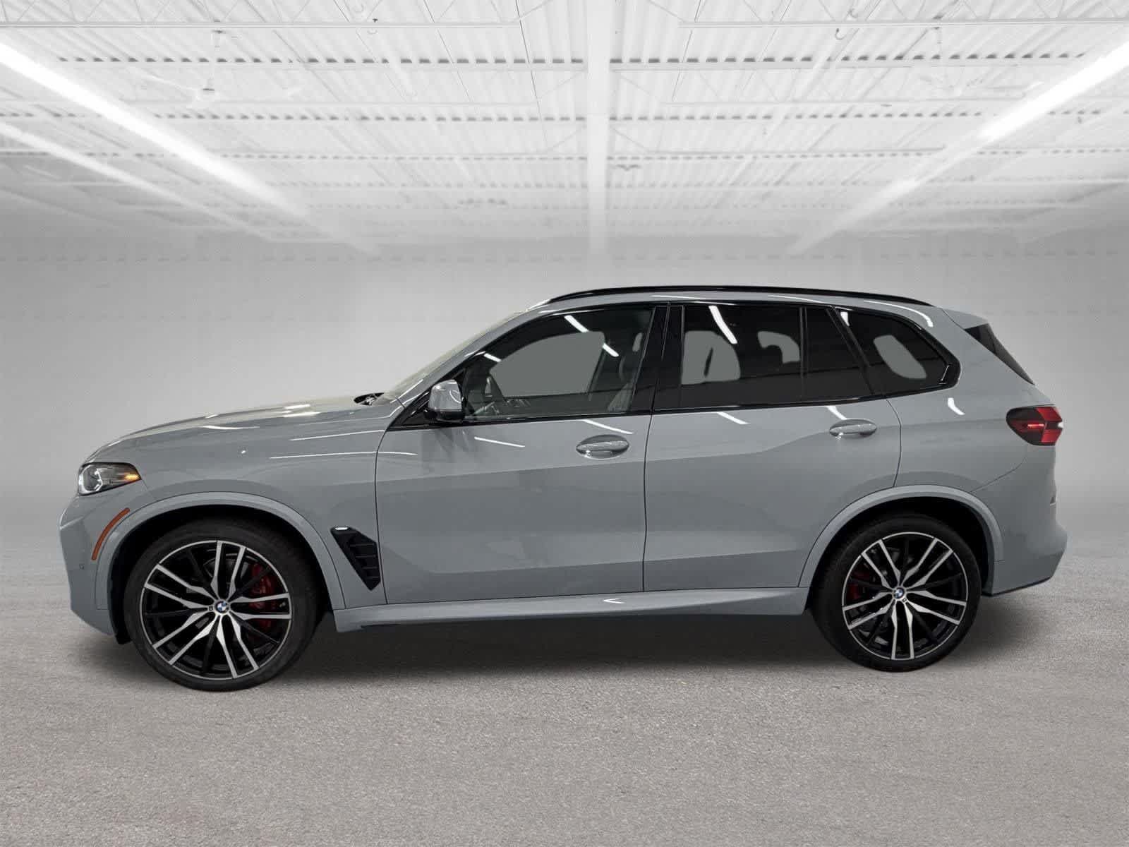 Used 2024 BMW X5 xDrive40i w/ M Sport Package AWD/4WD image 2
