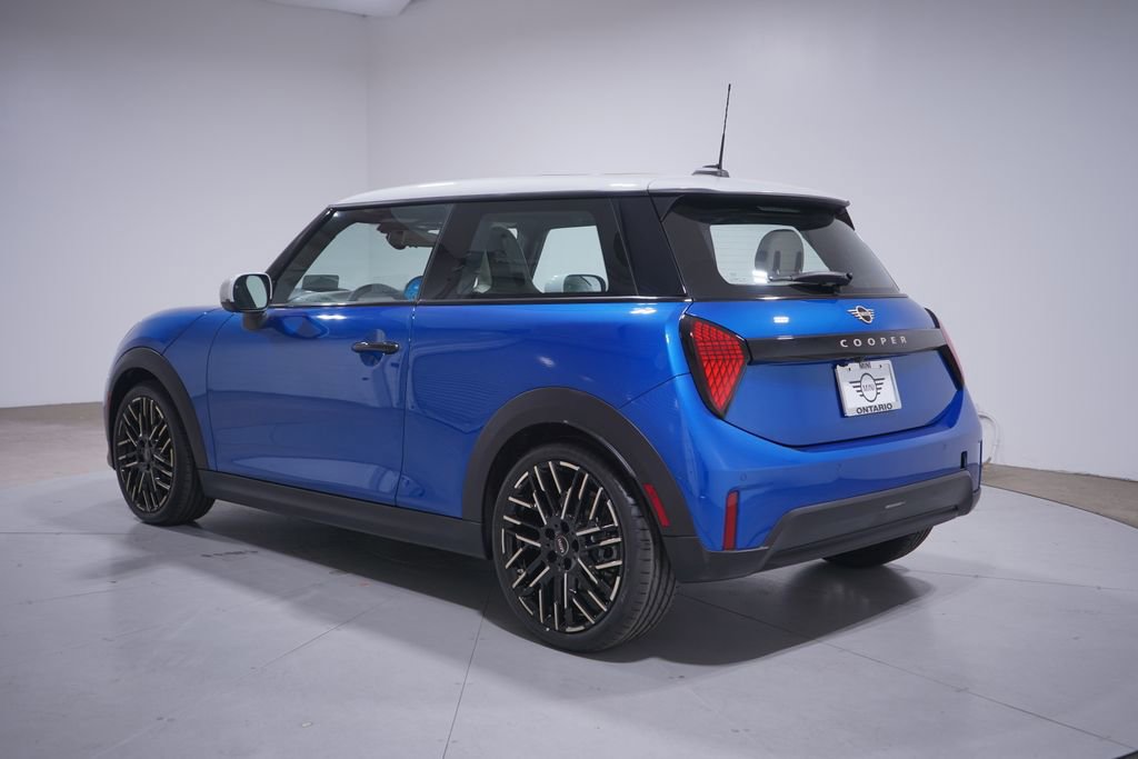Used 2025 MINI Cooper 2-Door Hardtop image 3