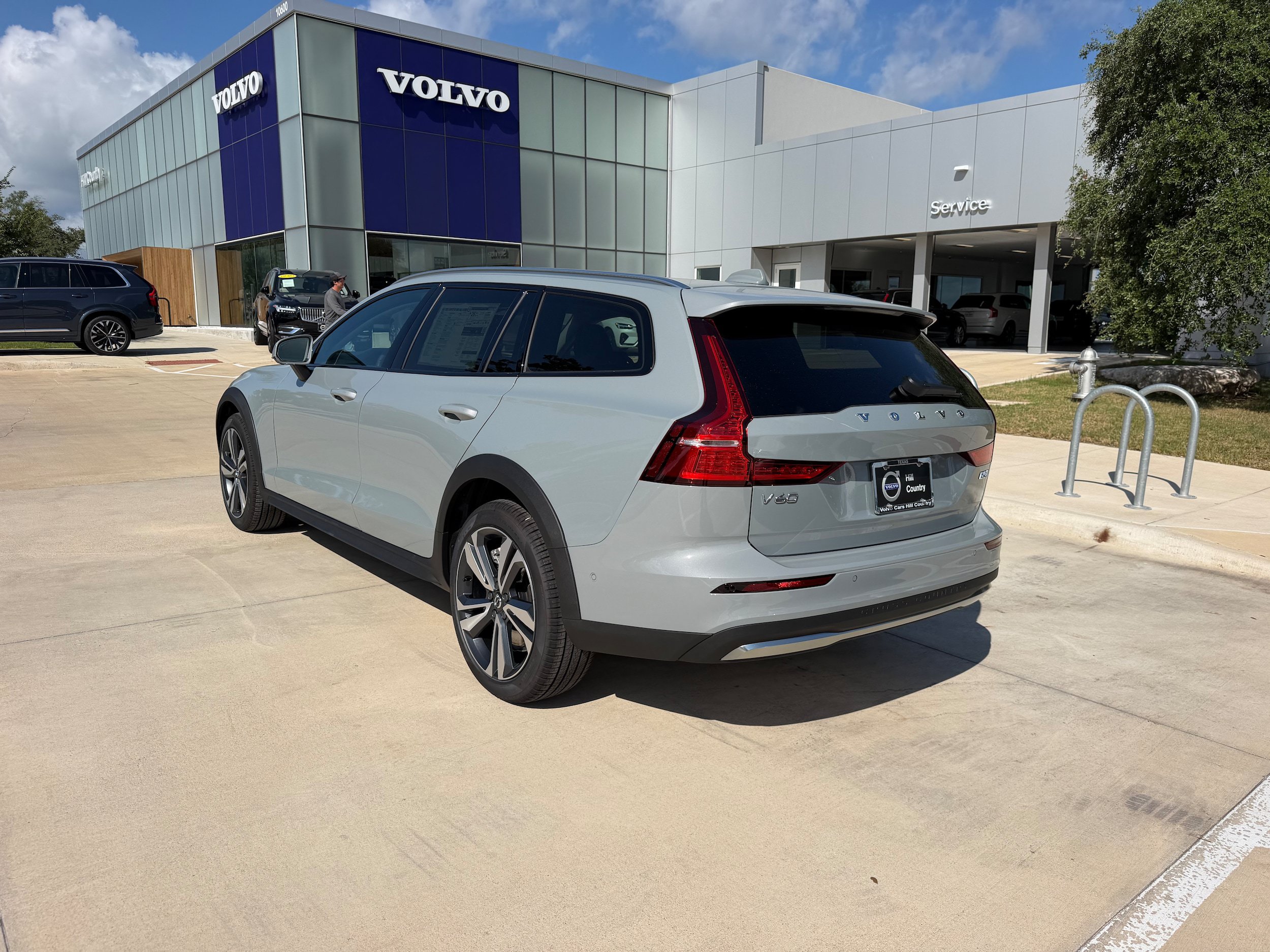 New 2026 Volvo V60 B5 Cross Country Plus w/ Climate Package AWD/4WD image 4