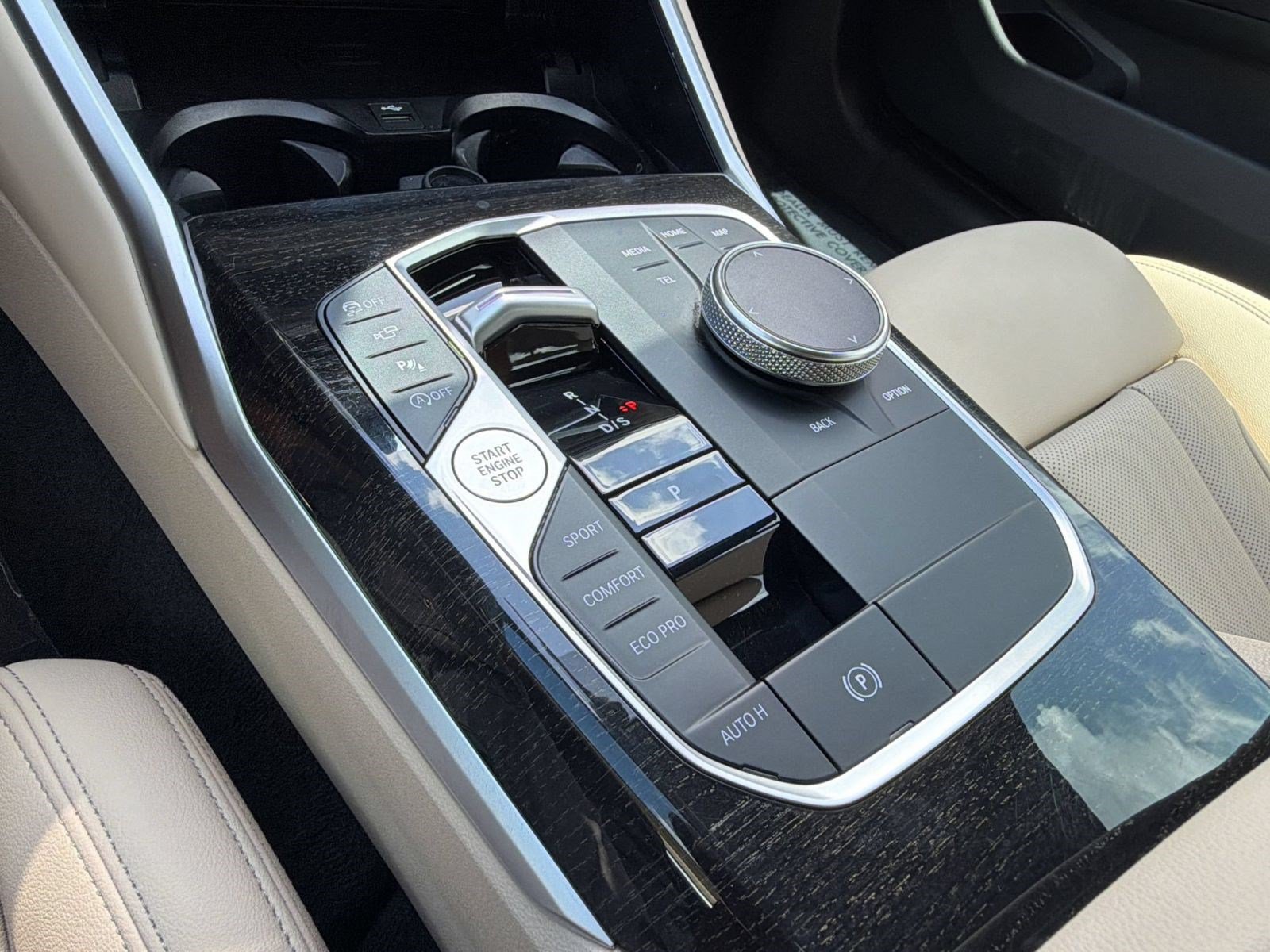 Used 2024 BMW 330i Sedan w/ Premium Package RWD image 17