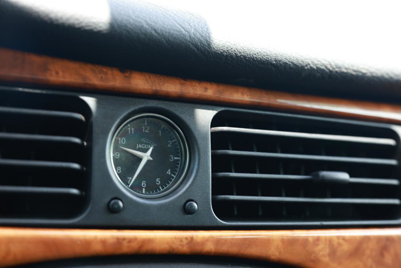 Used 2002 Jaguar XJ8 RWD image 36