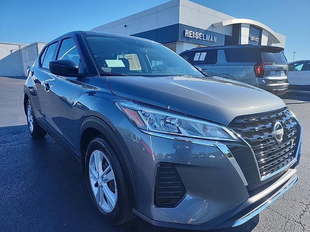 Used 2025 Nissan Kicks Play S image 1