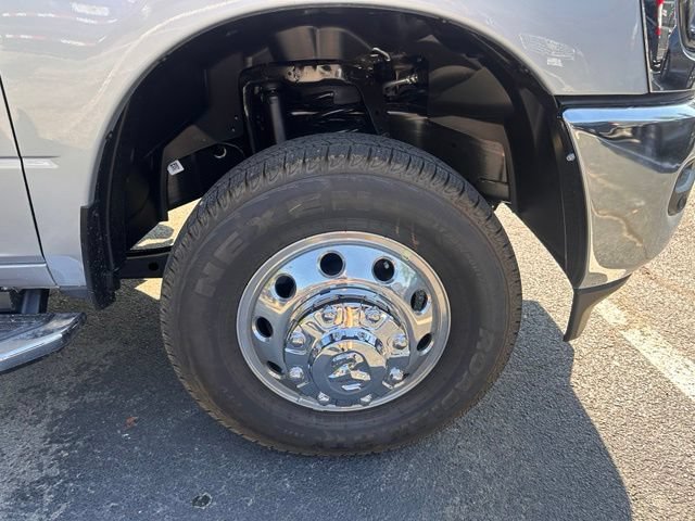 New 2026 RAM 3500 Big Horn AWD/4WD image 11