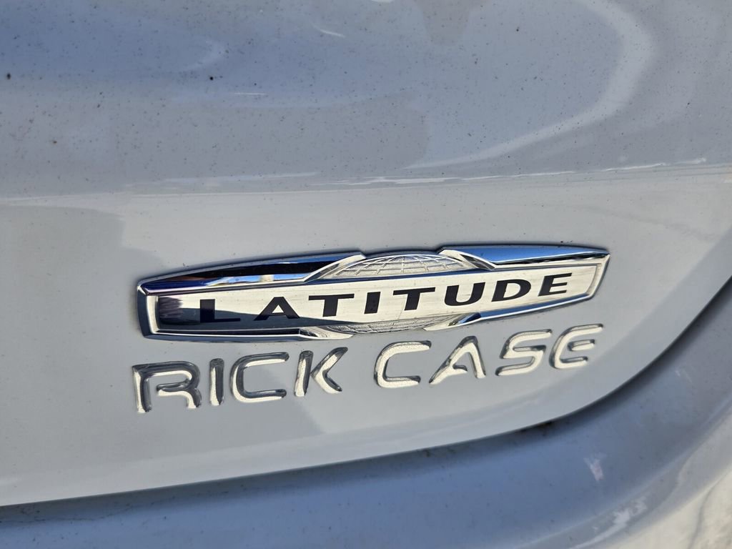 Used 2024 Jeep Compass Latitude image 15