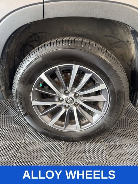 Used 2017 Toyota Highlander XLE FWD image 7