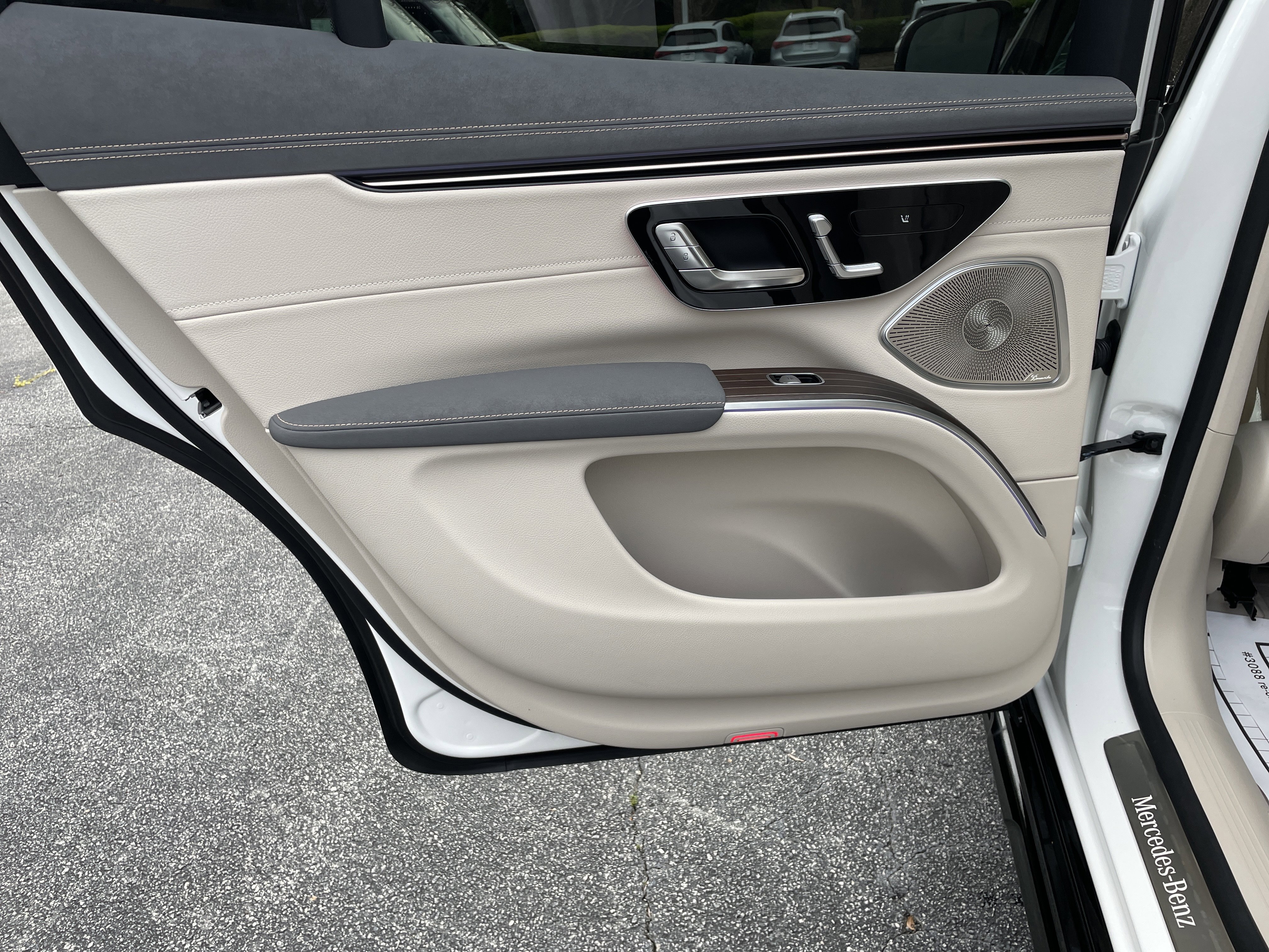 New 2026 Mercedes-Benz EQS 400 4MATIC SUV image 37