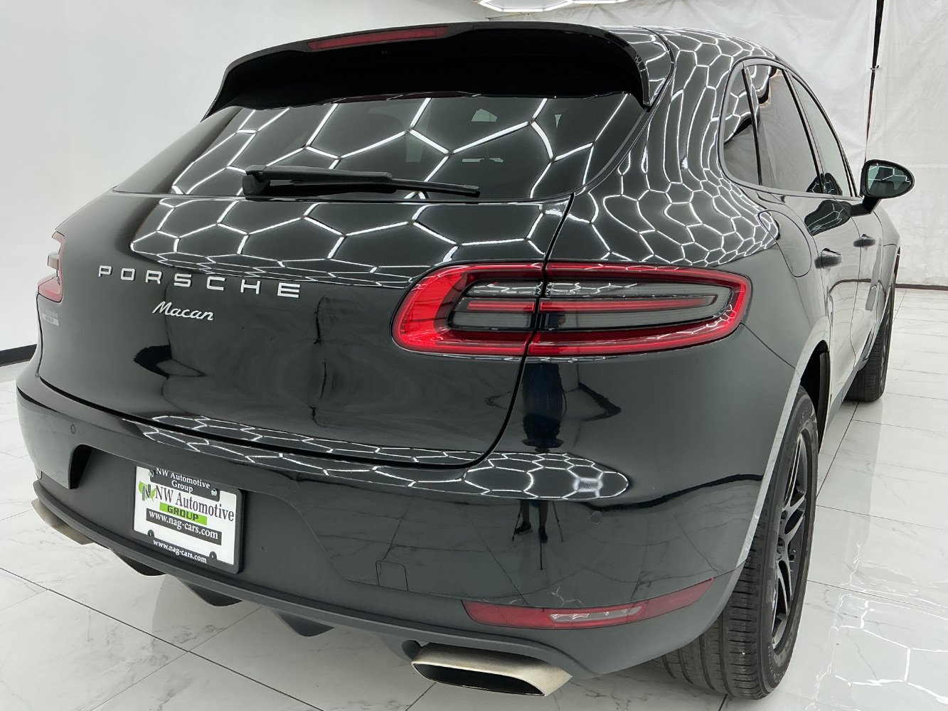 Used 2018 Porsche Macan AWD/4WD image 8