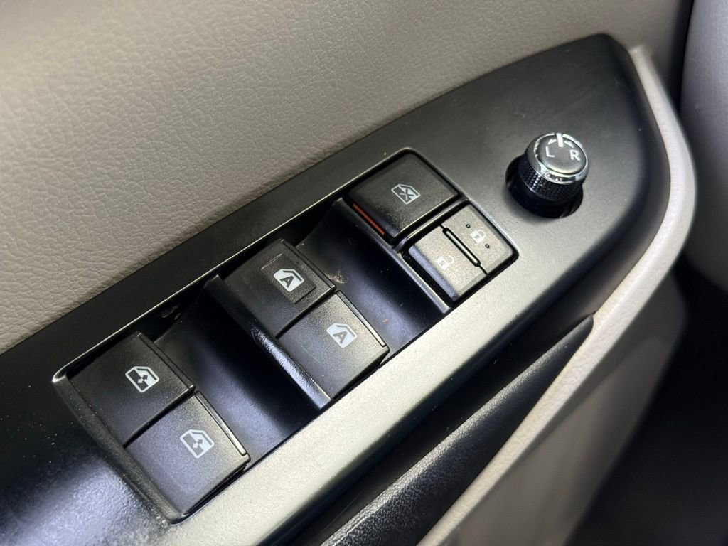 Used 2014 Toyota Highlander Plus FWD image 17