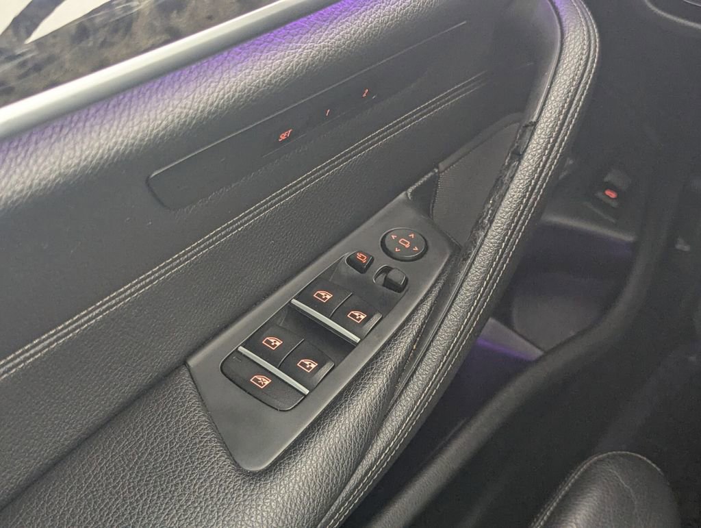 Used 2018 BMW 540i w/ M Sport Package image 15