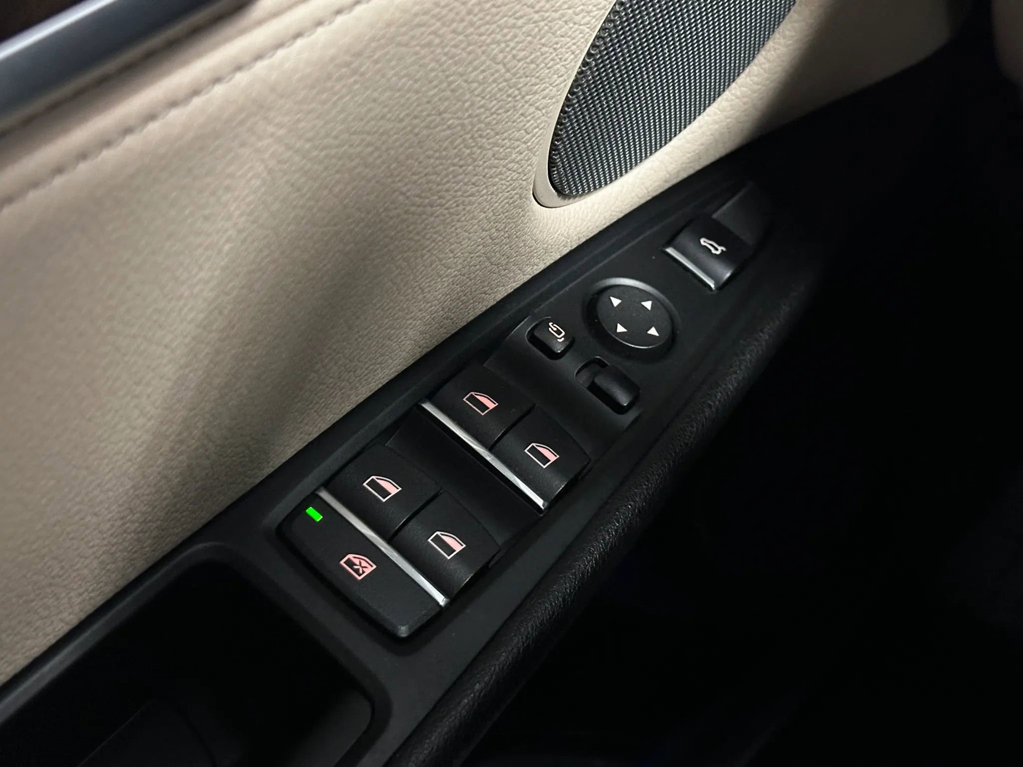 Used 2017 BMW X5 xDrive40e image 32