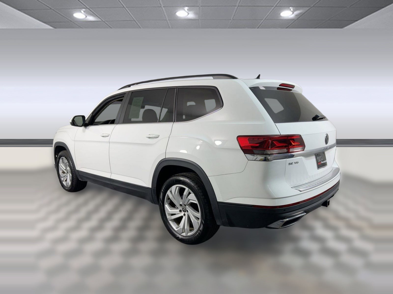 Used 2022 Volkswagen Atlas SE image 2
