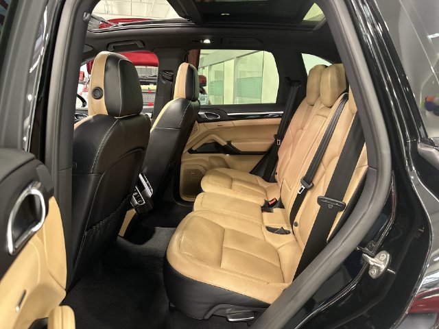 Used 2018 Porsche Cayenne Platinum Edition AWD/4WD image 27