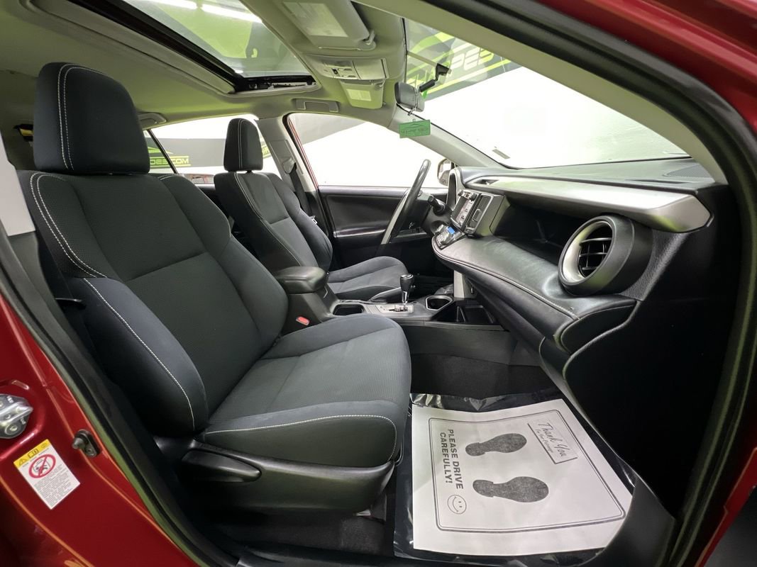 Used 2016 Toyota RAV4 XLE AWD/4WD image 29