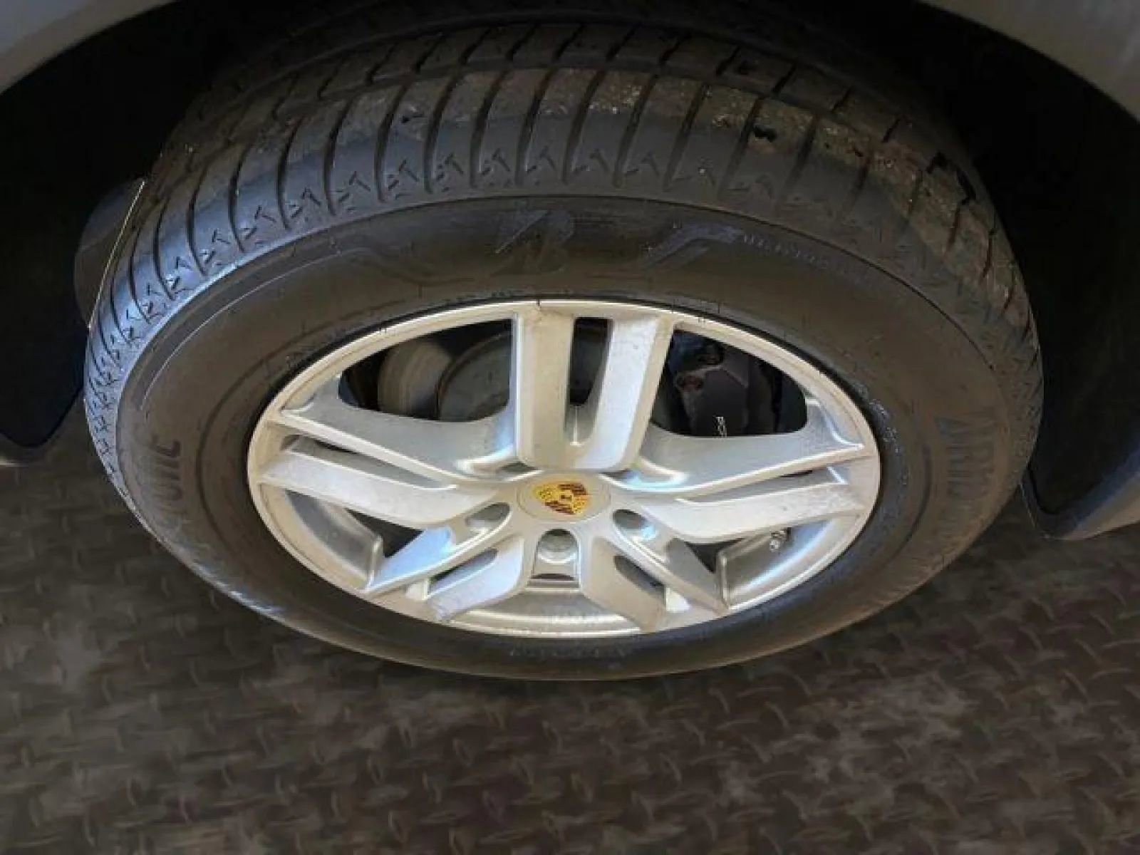 Used 2016 Porsche Cayenne w/ Premium Package Plus image 36