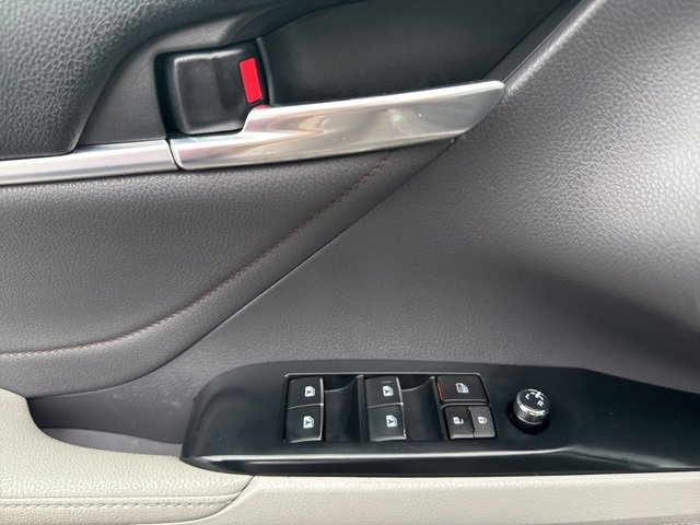 Used 2018 Toyota Camry XLE image 12