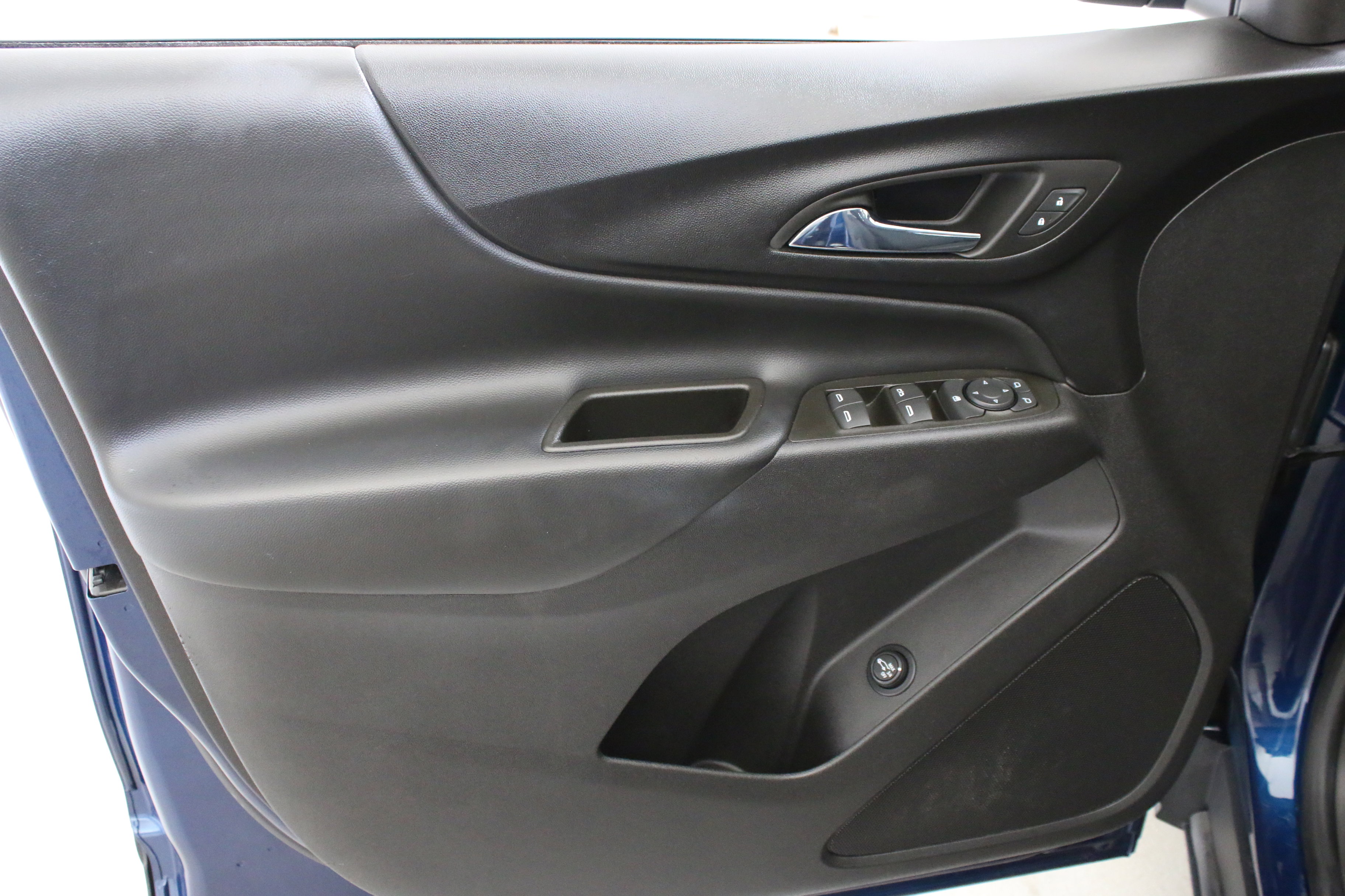 Used 2023 Chevrolet Equinox LT FWD image 22