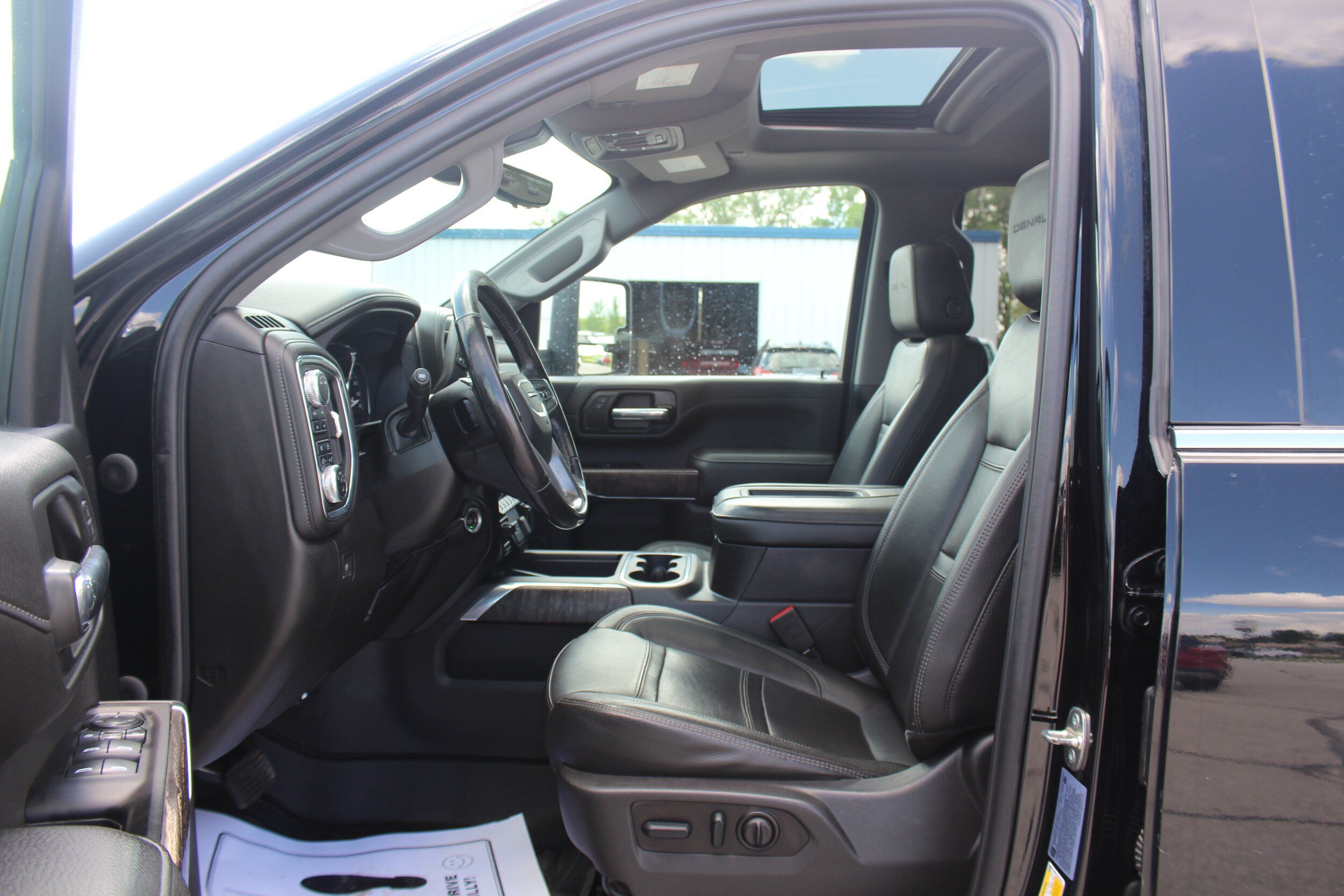 Used 2022 GMC Sierra 2500 Denali w/ Denali Ultimate Package AWD/4WD image 19