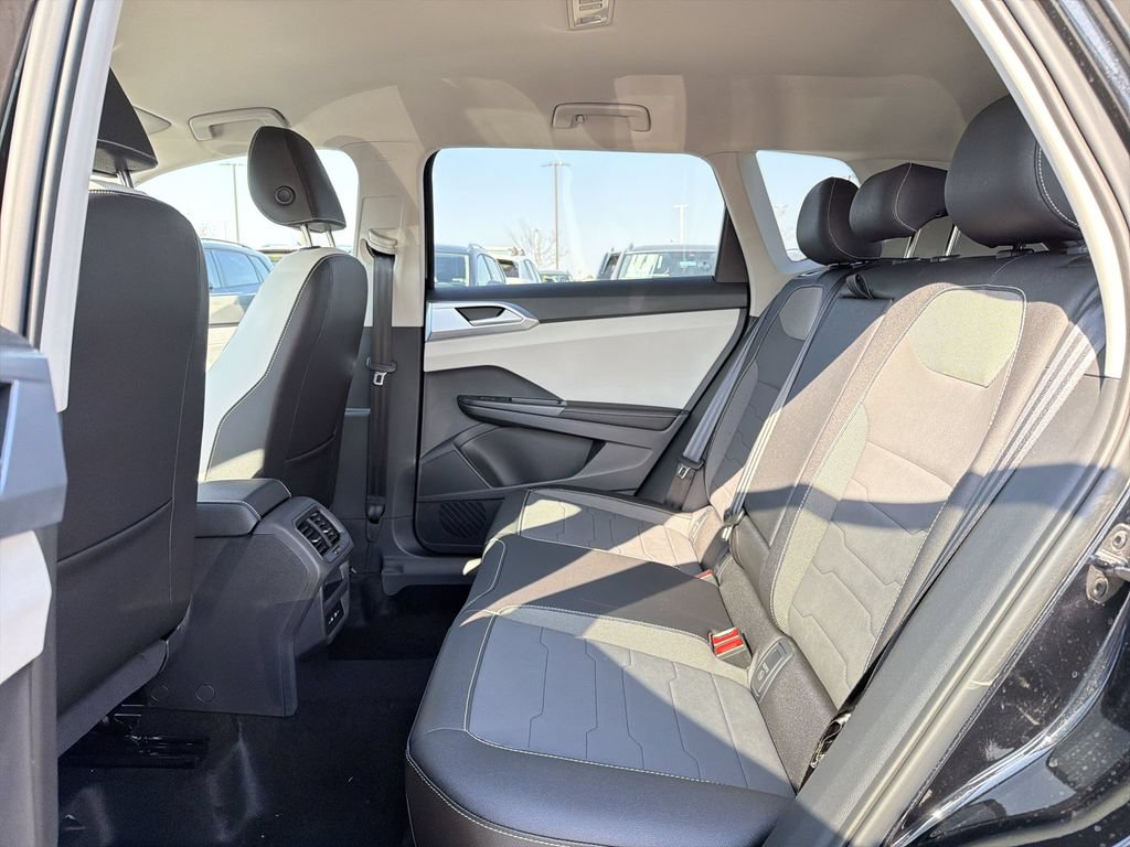 New 2026 Volkswagen Taos SE FWD image 14